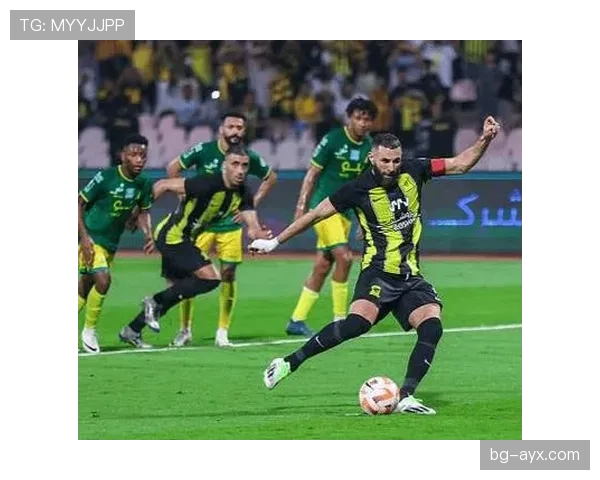 维罗纳中路渗透战术显成效：精妙配合撕裂防线引关注