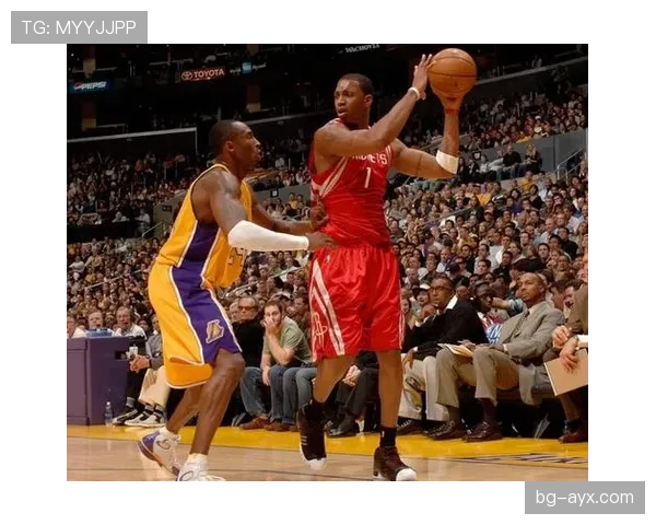 毕巴攻防俱佳力克对手，锐利进攻与顽强防守闪耀全场