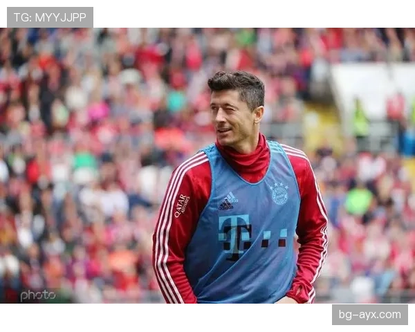 莱万多夫斯基闪耀六冠王征程，拜仁传奇篇章再添辉煌