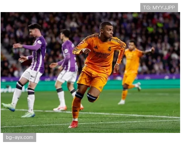 米兰双雄领跑意甲争冠集团，激烈角逐引爆球迷热议