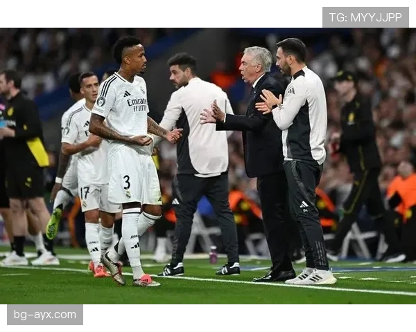 米利唐持续提升状态,成为新时代后卫的典范,展现速度与防守的完美结合 米利唐持续提升状态,成为新时代后卫的典范,展现速度与防守的完美结合