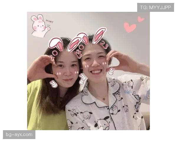 李盈莹地铁自拍，腕表亮得像能买套房